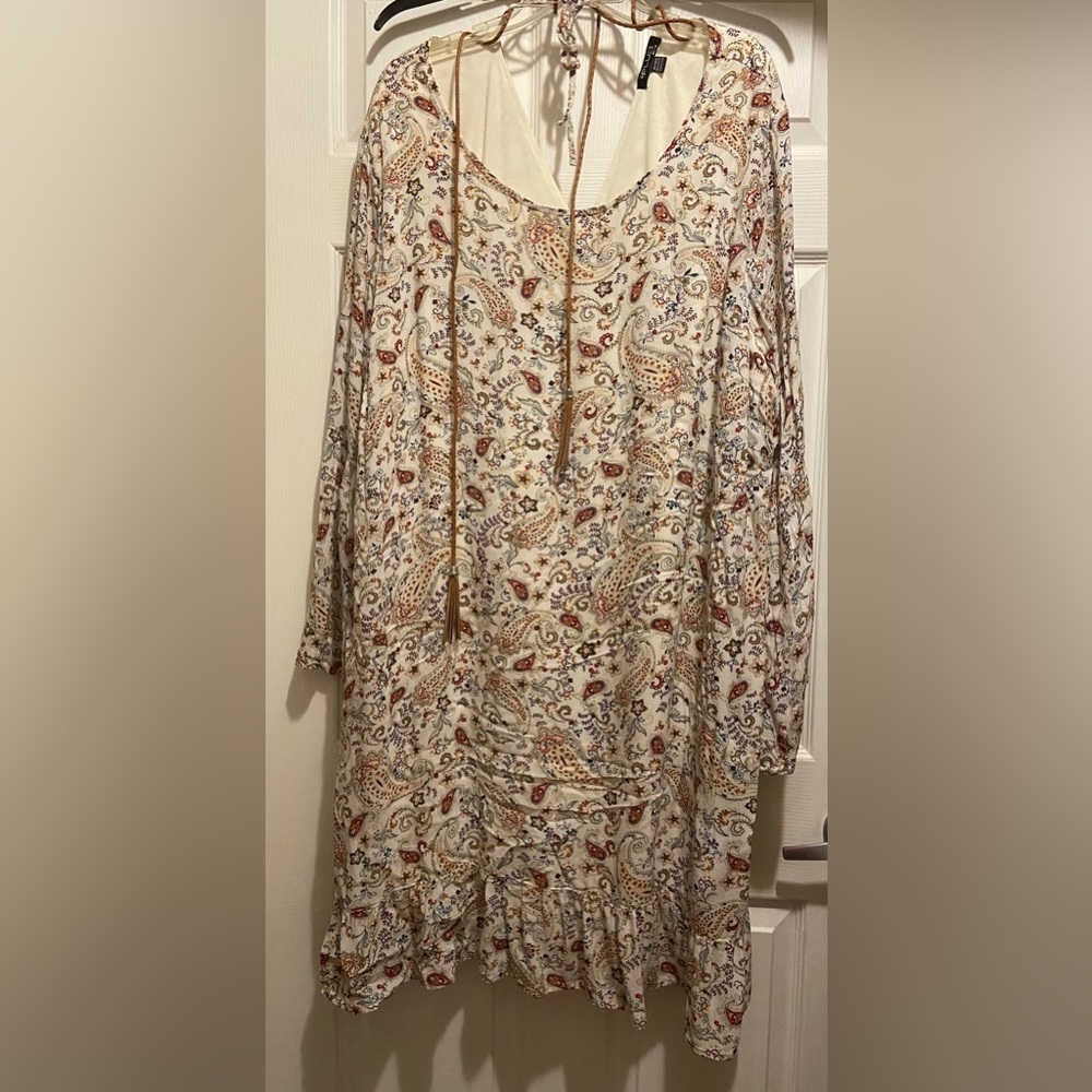 Paisley cream and brown boho peasant dress. 4X Mode Plus